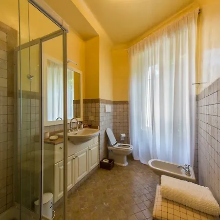 Molano's House Bed and Breakfast *